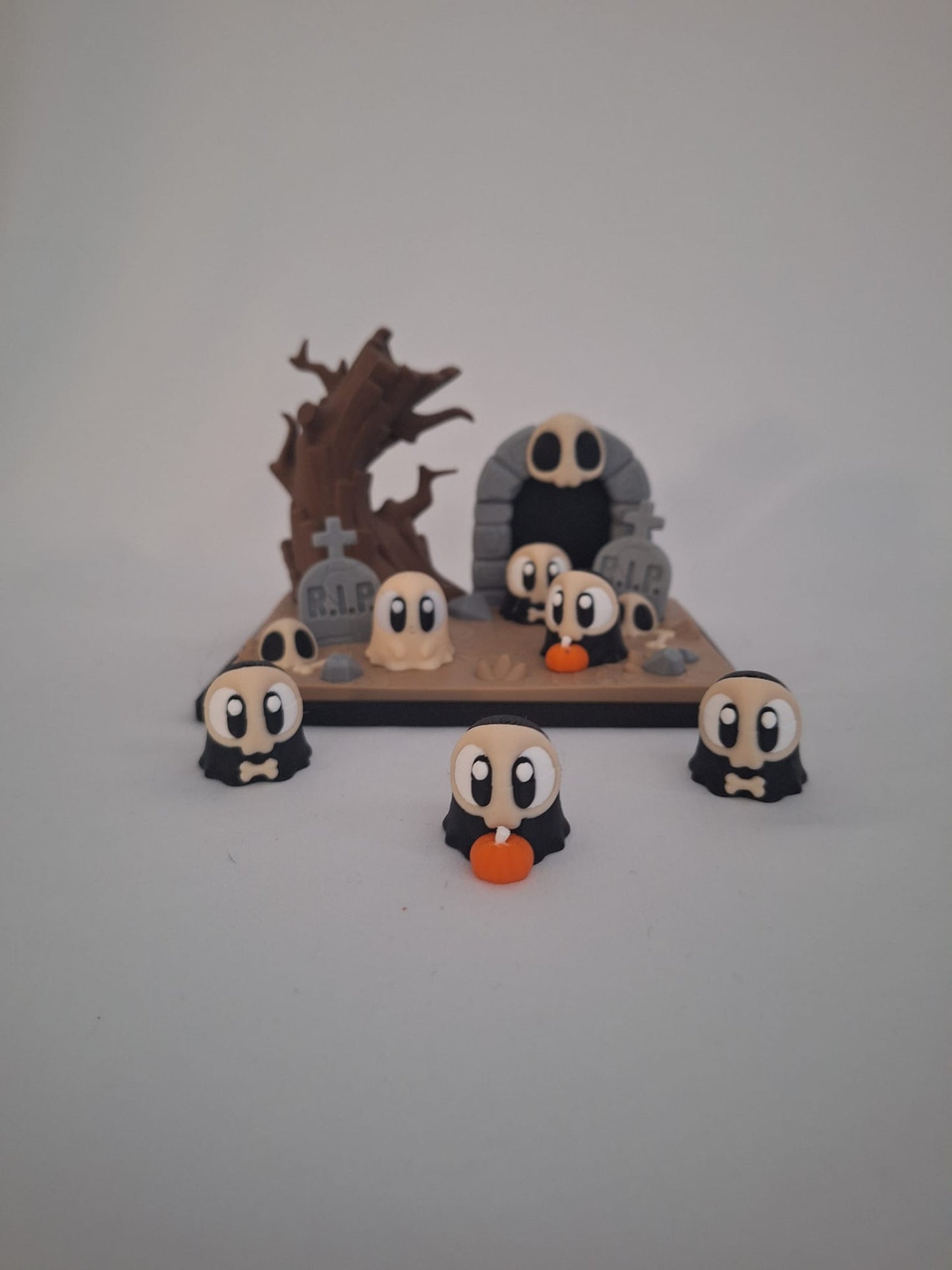 3D printed Halloween graveyard and ghost set