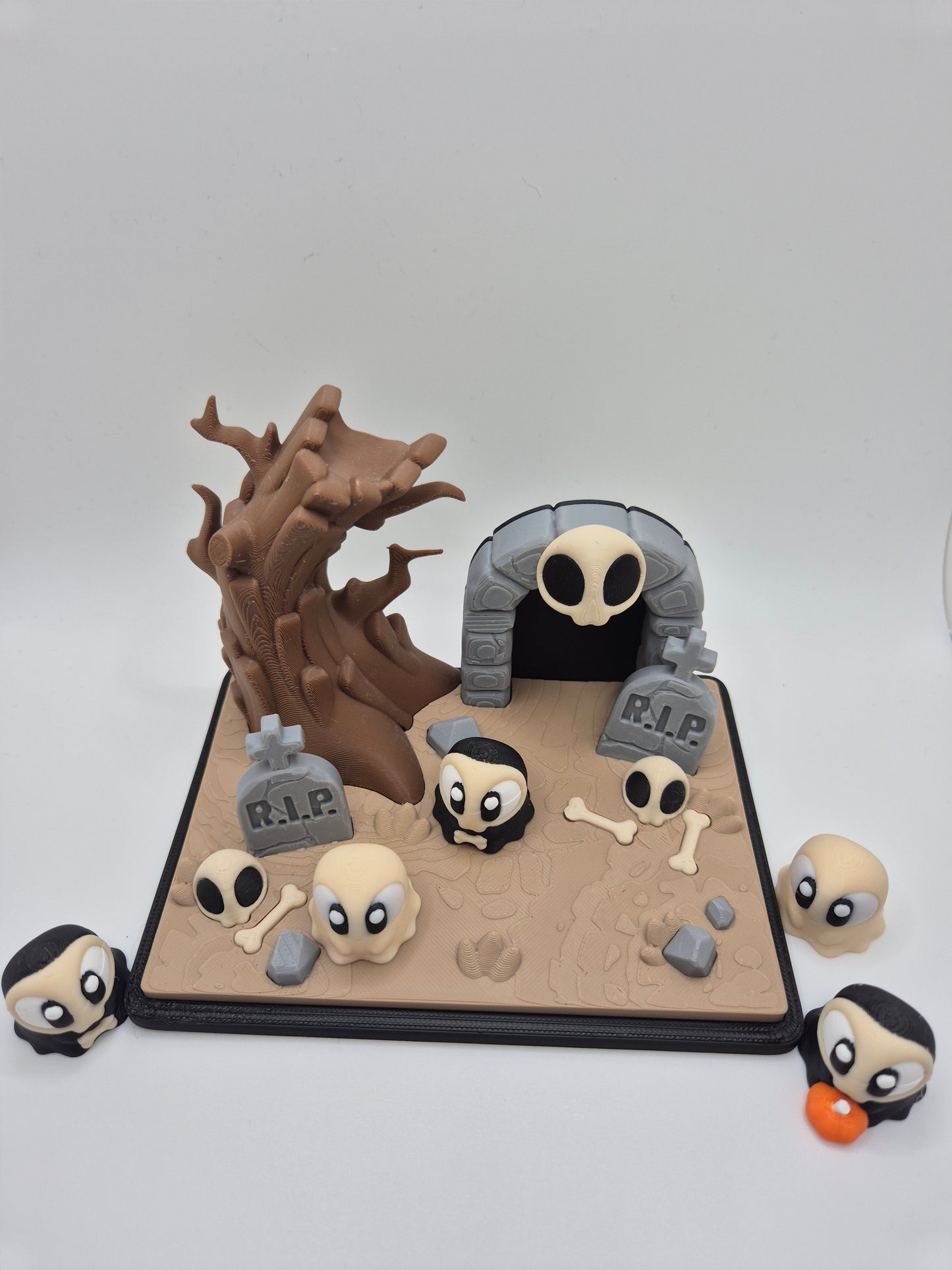 3D printed Halloween graveyard and ghost set