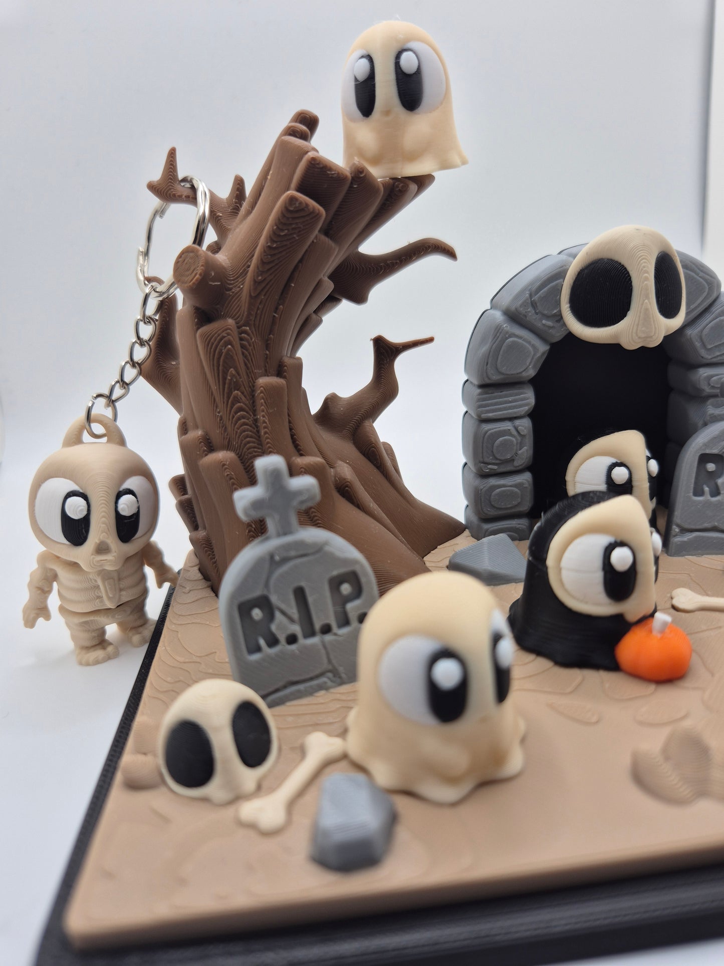 3D printed Halloween graveyard and ghost set