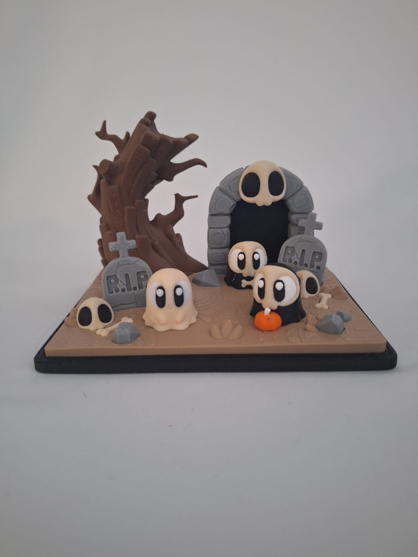 3D printed Halloween graveyard and ghost set